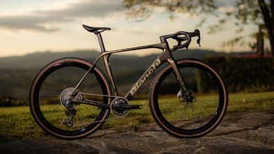 Bianchi Impulso, neue Farben,Gravelbike,Seitenansicht gegen die Sonne