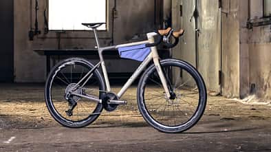 stilleben,indoor,regenhütte,commercial,vanwoid,industriehalle Vanwoid TAR#5, Ansicht seitlich mit Rahmentasche