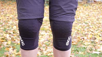  Evoc Knee Protector LS Flex Lite Silikon von vorne fotografiert