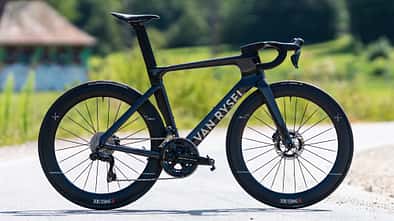 Van Rysel RCR-F CF Dura-Ace Di2,Rennrad,Test ROADBIKE,Seitenansicht gerade