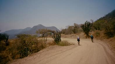 Experimental Bikepacking Team in der Wüste