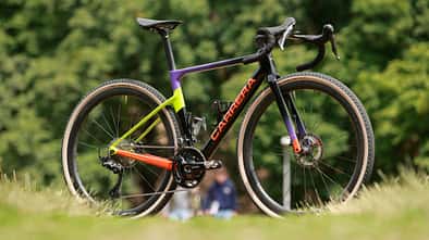 Carrera Eravel,Gravelbike,Test,schräge Gesamtansicht,Wiese