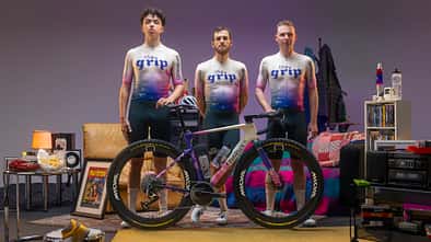 Willier Triestina, Gravel-Team The Grip,das Team vor Couch