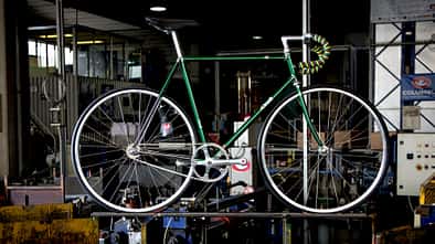 Cinneli Supercorsa,Stahlrahmen,Italien,Rennrad,grüner Rahmen,Rad ist aufgehangen