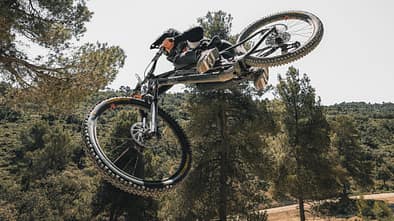 Für 2027 bringt Mondraker zwei neue Gravity-Bikes.