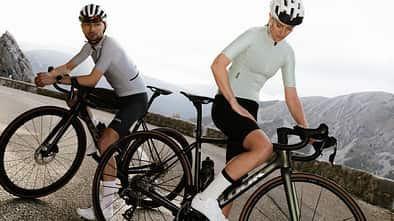 Look 785 Huez RS Rennrad Neuheit Standbild Paar draußen