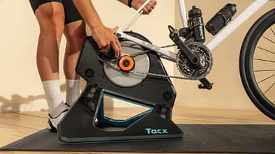 Garmin Tacx Neo 2T,Rollentrainer,Einspannen Zwift Cog und Click