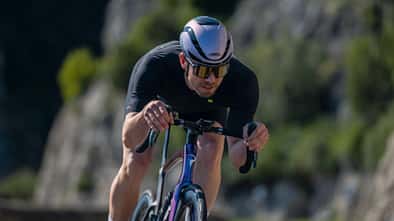 Abus Gamechanger 2.0 Modelljahr 2027,Farben,Mann mit Helm
