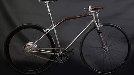 UB-Pininfarina-Fuoriserie-E-Bike-Zehus-2015-dunkler-hintergrund (jpg) UB-Pininfarina-Fuoriserie-E-Bike-Zehus-2015-dunkler-hintergrund (jpg)