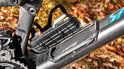mb-0217-specialized-camber-comp-carbon-29-detail-01-benjamin-hahn (jpg) mb-0217-specialized-camber-comp-carbon-29-detail-01-benjamin-hahn (jpg)