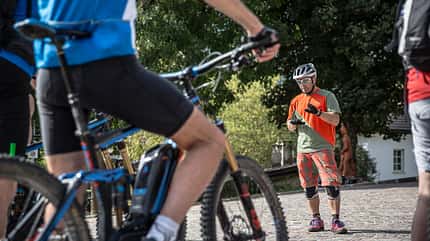 EB E-MTB Fahrtechnik Stefan Schlie Brixen05 (jpg) EB E-MTB Fahrtechnik Stefan Schlie Brixen05 (jpg)