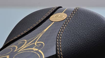 RB_crown saddle_herzog eberhardt_detail_plakette (jpg) RB_crown saddle_herzog eberhardt_detail_plakette (jpg)