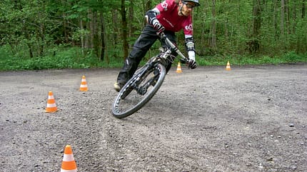 MB-0710-Vergleich_Wahrheit_Traktion (jpg) MB-0710-Vergleich_Wahrheit_Traktion (jpg)