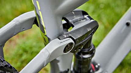 mb-0818-trailbike-test-detail-2 (jpg) mb-0818-trailbike-test-detail-2 (jpg)