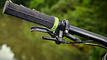 mb-0818-trailbike-test-bmc-detail-1 (jpg) mb-0818-trailbike-test-bmc-detail-1 (jpg)