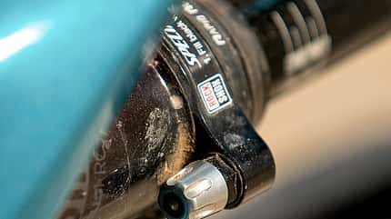 mb-0617-specialized-enduro-elite-carbon-650b-detail-02-daniel-geiger (jpg) mb-0617-specialized-enduro-elite-carbon-650b-detail-02-daniel-geiger (jpg)