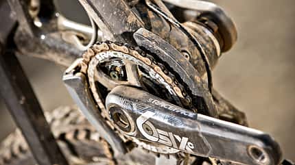 mb-0617-yt-capra-cf-pro-race-detail-01-benin-hahn (jpg) mb-0617-yt-capra-cf-pro-race-detail-01-benin-hahn (jpg)