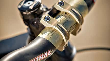 mb-0617-yt-capra-cf-pro-race-detail-02-hahn (jpg) mb-0617-yt-capra-cf-pro-race-detail-02-hahn (jpg)