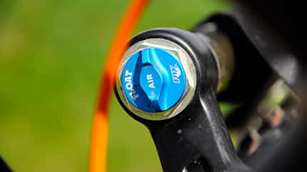 mb-0616-ktm-ultra-race-27-details-02-andre-schmidt (jpg) mb-0616-ktm-ultra-race-27-details-02-andre-schmidt (jpg)