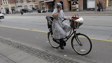 Radfahrer am Telefon Radfahrer am Telefon