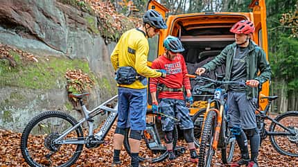 14 E-MTBs im Test, 04/2021 14 E-MTBs im Test, 04/2021