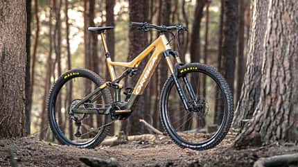 Mb 11/2021: E-MTB Top 25 für 2022 Mb 11/2021: E-MTB Top 25 für 2022
