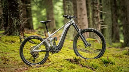 Mb 11/2021: E-MTB Top 25 für 2022 Mb 11/2021: E-MTB Top 25 für 2022
