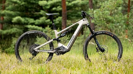 Mb 11/2021: E-MTB Top 25 für 2022 Mb 11/2021: E-MTB Top 25 für 2022