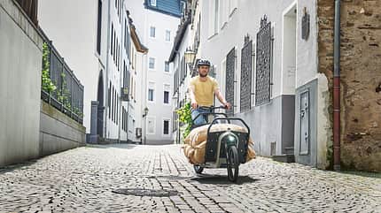 Das Lastenrad Ca Go FS200 Vario unterwegs in der Stadt. Das Lastenrad Ca Go FS200 Vario unterwegs in der Stadt.