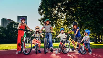 Kinder und Jugendliche mit Woom Bikes Kinder und Jugendliche mit Woom Bikes