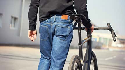 Eine Alberto-Jeans sieht auch beim Schieben gut aus. Eine Alberto-Jeans sieht auch beim Schieben gut aus.