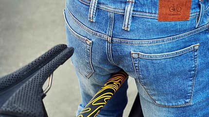 Dank hervorragender Materialien und funktionalem Schnitt ist eine Alberto Bikejeans den Beanspruchungen beim Radfahren gewachsen. Dank hervorragender Materialien und funktionalem Schnitt ist eine Alberto Bikejeans den Beanspruchungen beim Radfahren gewachsen.