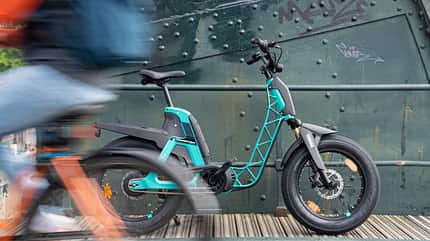Yamaha Booster Easy,City E-Bike,auf Brücke Yamaha Booster Easy,City E-Bike,auf Brücke