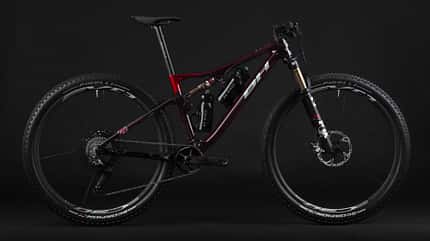 Brandneues Mountainbike aus Spanien: Das frische BH Lynx Race ist ein cooles Racefully. Brandneues Mountainbike aus Spanien: Das frische BH Lynx Race ist ein cooles Racefully.