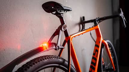 Sichtbarkeit auf dem Fahrrad I SKS Schutzblech I Detail Schutzblech mit LED Licht Sichtbarkeit auf dem Fahrrad I SKS Schutzblech I Detail Schutzblech mit LED Licht