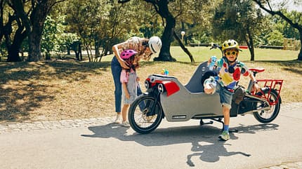 E-Lastenrad I Cannondale Cargobikes I Detail Wonderwagen Ladebox mit Kindern E-Lastenrad I Cannondale Cargobikes I Detail Wonderwagen Ladebox mit Kindern