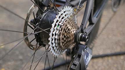 Urwahn Straßenfalke mit Mahle X35 Hecknabenmotor und Sram 12er-Kassette Urwahn Straßenfalke mit Mahle X35 Hecknabenmotor und Sram 12er-Kassette
