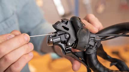 Schaltzug wechseln am MTB in der Mountainbike Werkstatt