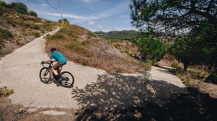 Specialized Creo 2,E-Gravelbike,Actionfoto,bergauf,Betonweg
