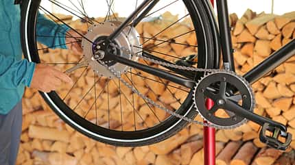 Fahrradkette richtig spannen_Hinterachse lösen Fahrradkette richtig spannen_Hinterachse lösen