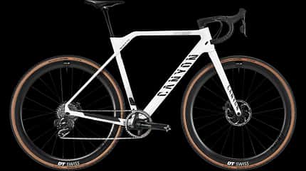 Das Canyon Inflite CF SLX 8 eTap kommt für 4999 € mit SRAM Force AXS-Schaltgruppe, das Das Canyon Inflite CF SLX 8 eTap kommt für 4999 € mit SRAM Force AXS-Schaltgruppe, das