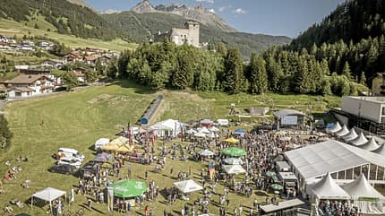 Festwiese und Schloss in Nauders während des Dreiländergiros 2023 Festwiese und Schloss in Nauders während des Dreiländergiros 2023
