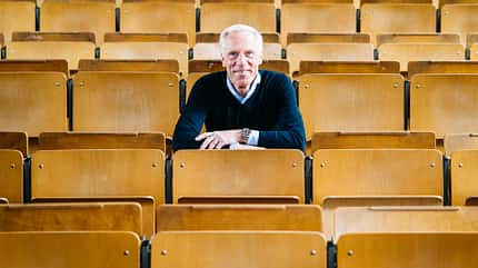 Abnehmen durch Radfahren I Porträt Sportwissenschaftler Prof. Dr. Ingo Froböse im Hörsaal Sporthochschule Köln Abnehmen durch Radfahren I Porträt Sportwissenschaftler Prof. Dr. Ingo Froböse im Hörsaal Sporthochschule Köln