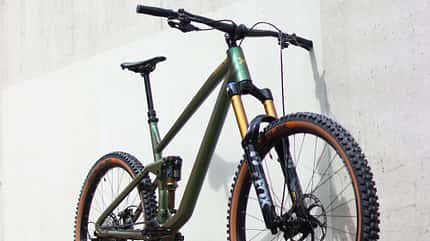 Neues Alu-Enduro-Bike der Rosenheimer Bikemarke Maxx mit 170 mm Federweg Neues Alu-Enduro-Bike der Rosenheimer Bikemarke Maxx mit 170 mm Federweg