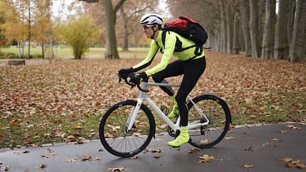 Das neue Focus Paralane Endurance-Rennrad 2024 mit montierten Schutzblechen Das neue Focus Paralane Endurance-Rennrad 2024 mit montierten Schutzblechen