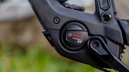 Eine der großen Mountainbike-Innovationen im E-Bereich im Jahr 2023: der Light-E-MTB-Motor Bosch Performance Line SX Eine der großen Mountainbike-Innovationen im E-Bereich im Jahr 2023: der Light-E-MTB-Motor Bosch Performance Line SX