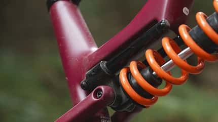 Das neue Enduro-Bike von Arc8 setzt auf den bekannten Slider-Hinterbau. Das Schweizer Carbon-Rad ist leicht und bietet spannende Details. Das neue Enduro-Bike von Arc8 setzt auf den bekannten Slider-Hinterbau. Das Schweizer Carbon-Rad ist leicht und bietet spannende Details.