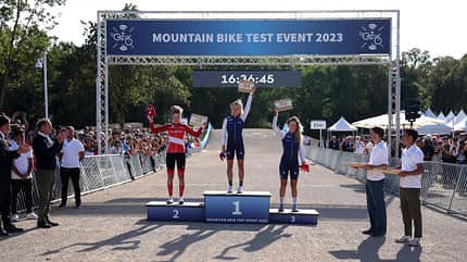 Paris 2024 Mountain Bike Test Event, Damen Podium, Loana Lecomte gewinnt