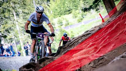 Luca Schwarzbauer (GER) beim XCC Short Track MTB Rennen in Lenzerheide/Schweiz 2023