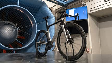 Die neuen Hunt Wheels Sub50 Limitless Disc wollen die perfekten Allround-Rennradlaufräder sein. Die neuen Hunt Wheels Sub50 Limitless Disc wollen die perfekten Allround-Rennradlaufräder sein.
